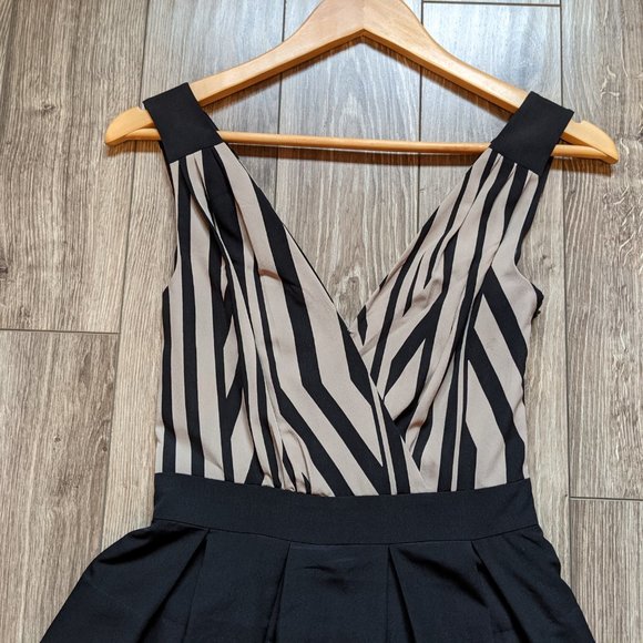 (SOLD) A/X - Surplice Tiered Dress - Petite 0 - Picture 3 of 8